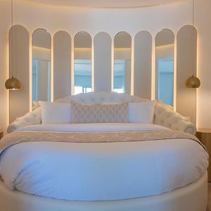 Honeymoon King Suite Adults only